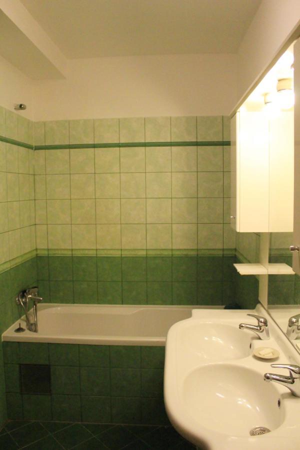 Beautiful Apartments In The City Center Praga Esterno foto