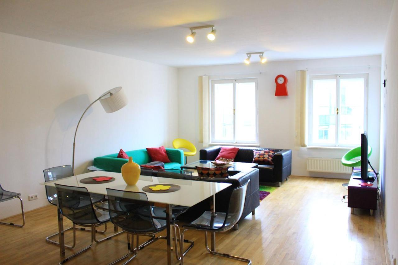 Beautiful Apartments In The City Center Praga Esterno foto