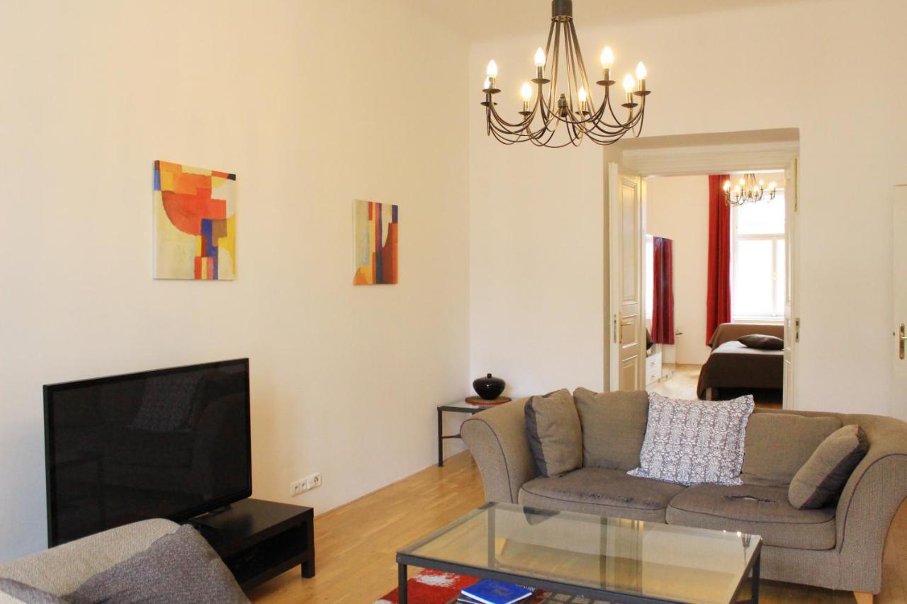 Beautiful Apartments In The City Center Praga Esterno foto