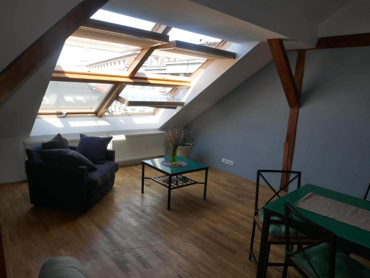 Beautiful Apartments In The City Center Praga Esterno foto